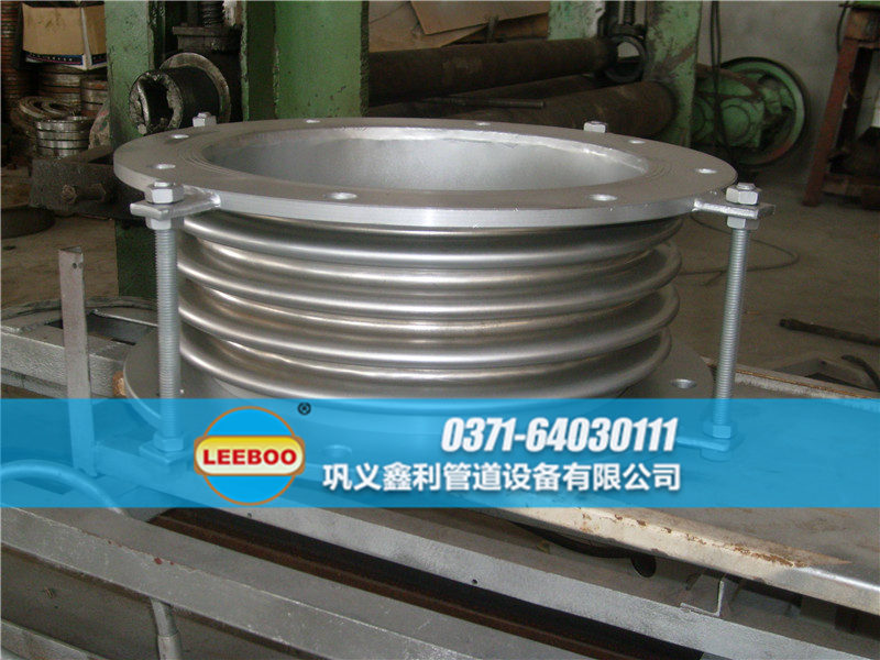 大口徑波紋<a href=http://www.qingjieda.cn target=_blank class=infotextkey>補(bǔ)償器</a>車間圖